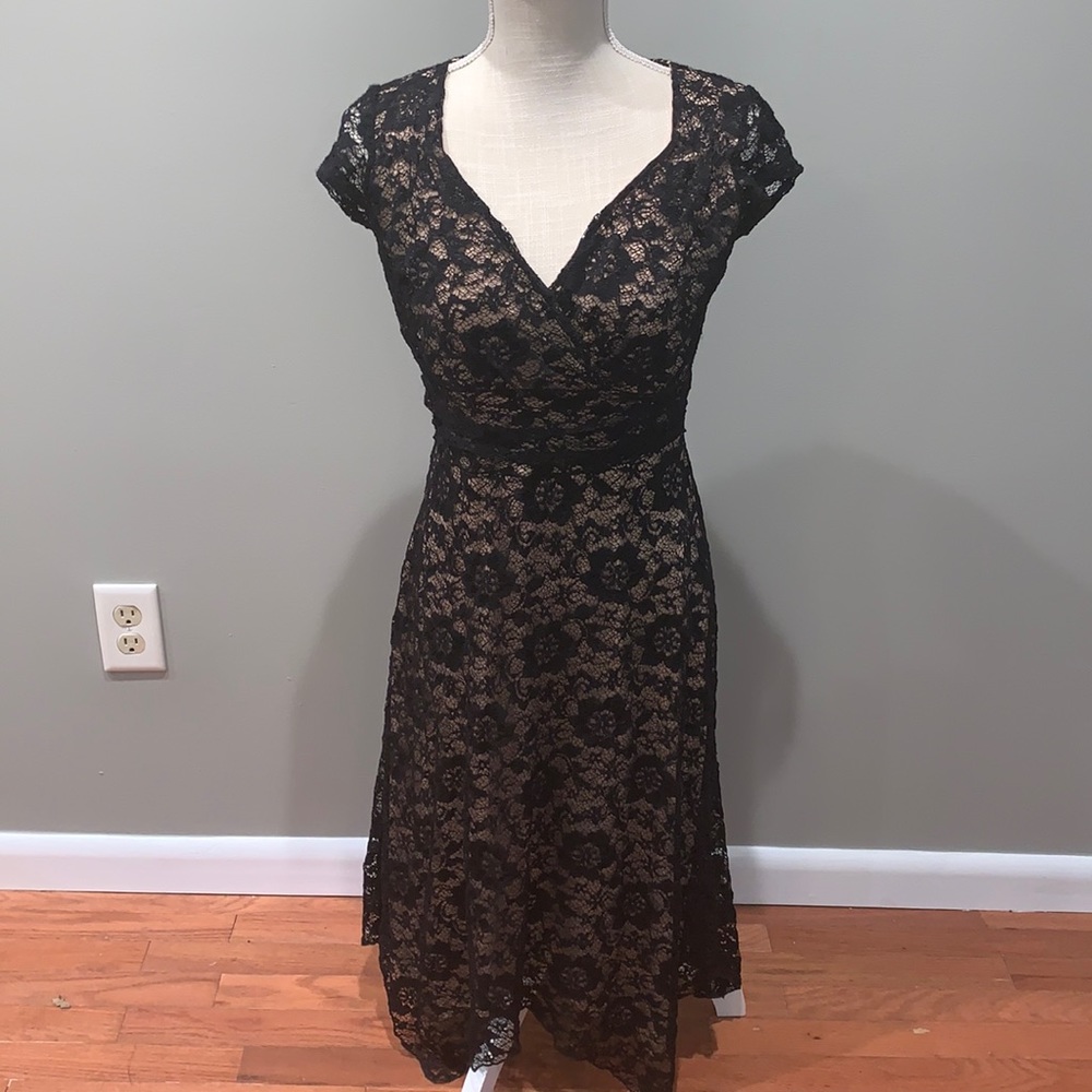 Studio 1940 Woman’s Lace Dress